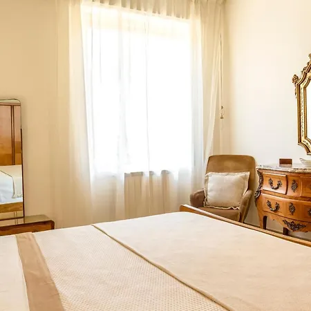 La Casa Di Elvira *
