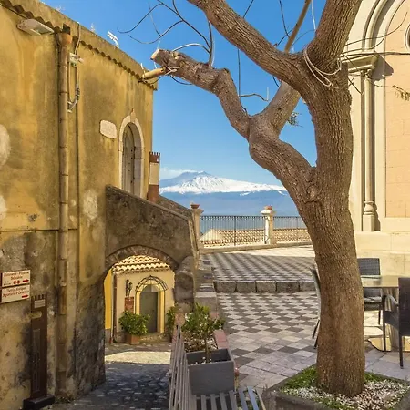 La Casa Di Elvira * جيارديني ناكسوس